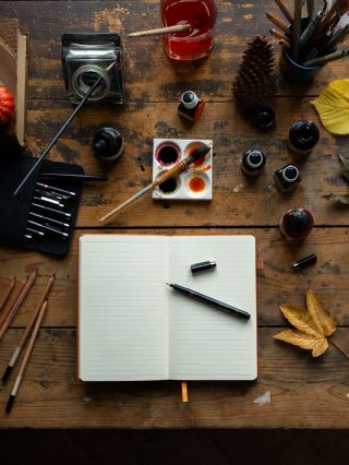 Počasí tak akorát na to zalézt si s čajem a tvořením. 💨🍂🍁 Jaký je tvůj další projekt? 🎨 Poděl se do komentáře. 👇 #Tvoření...